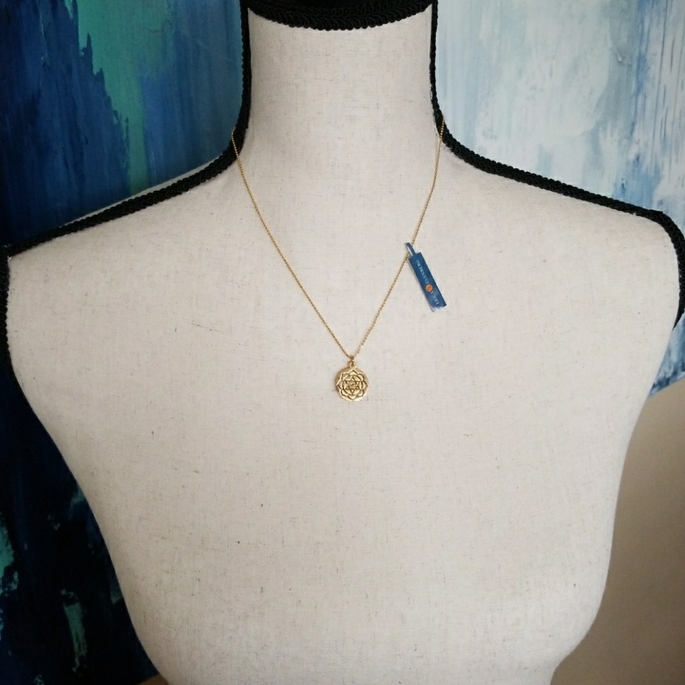 Lovely Gold Pendant Necklace - Picture 4 of 4